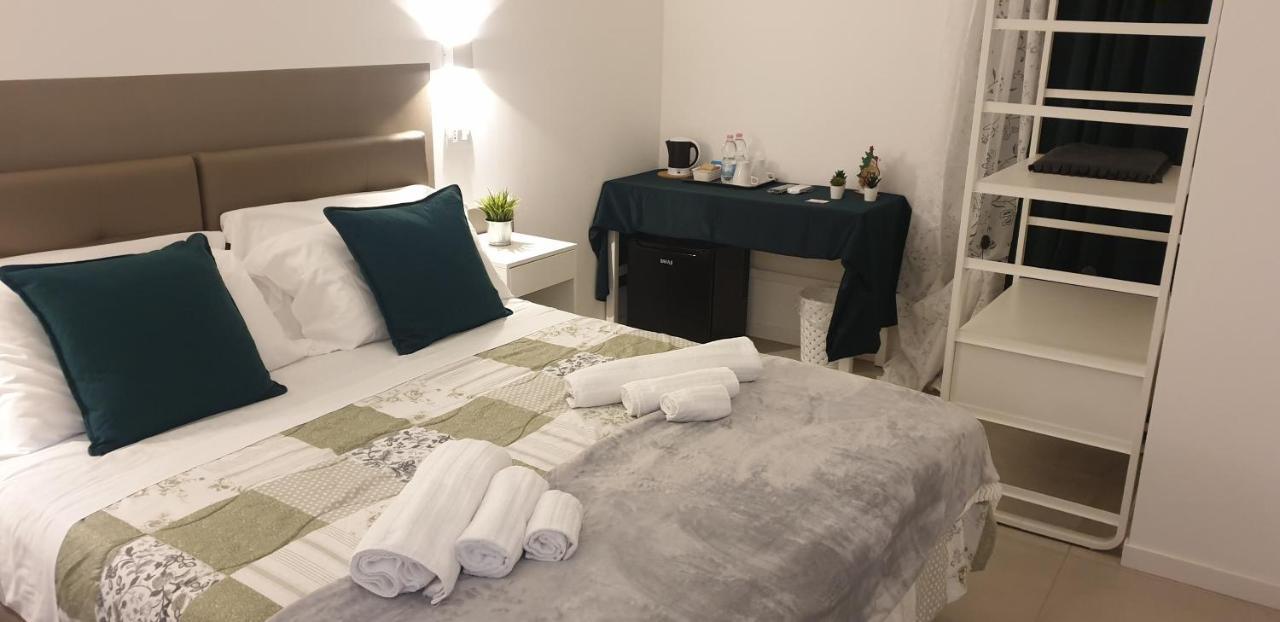 Castle Di Amato G Guest house